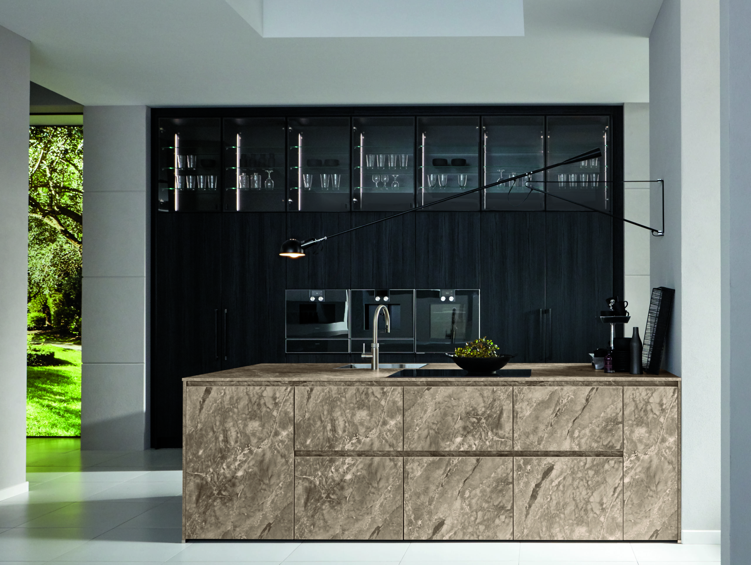 PL_MM_Metall_titan-PL_VU_Alber_Eiche_schwarz_Y_WM_Marmor_Breccia_Paradiso_02